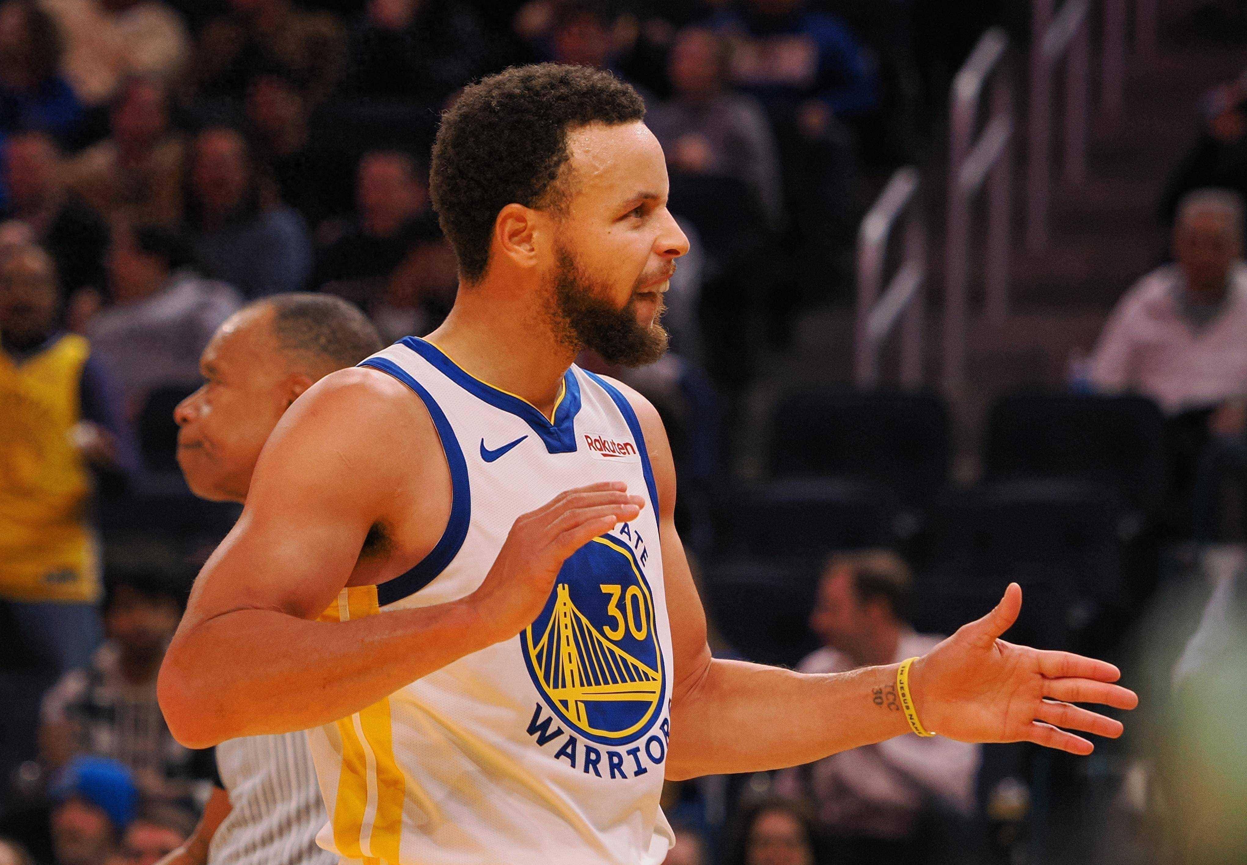 HTH库里重返赛场，夺冠首场状态出色，塞尔维亚队观众沸腾！(库里赛后)