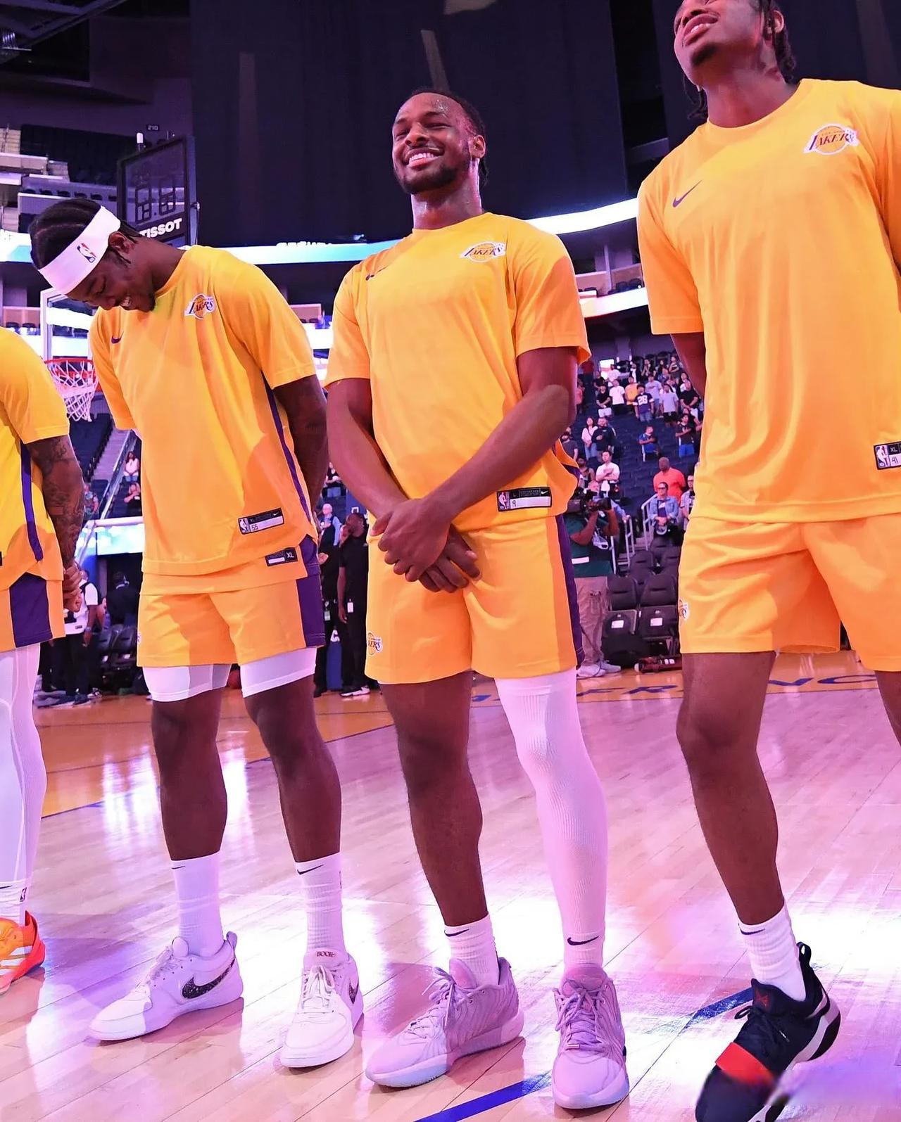 华体会hth包含大比分获胜首场状态出色，湖人观众沸腾！，哈兰德重返赛场上演精彩一战的词条