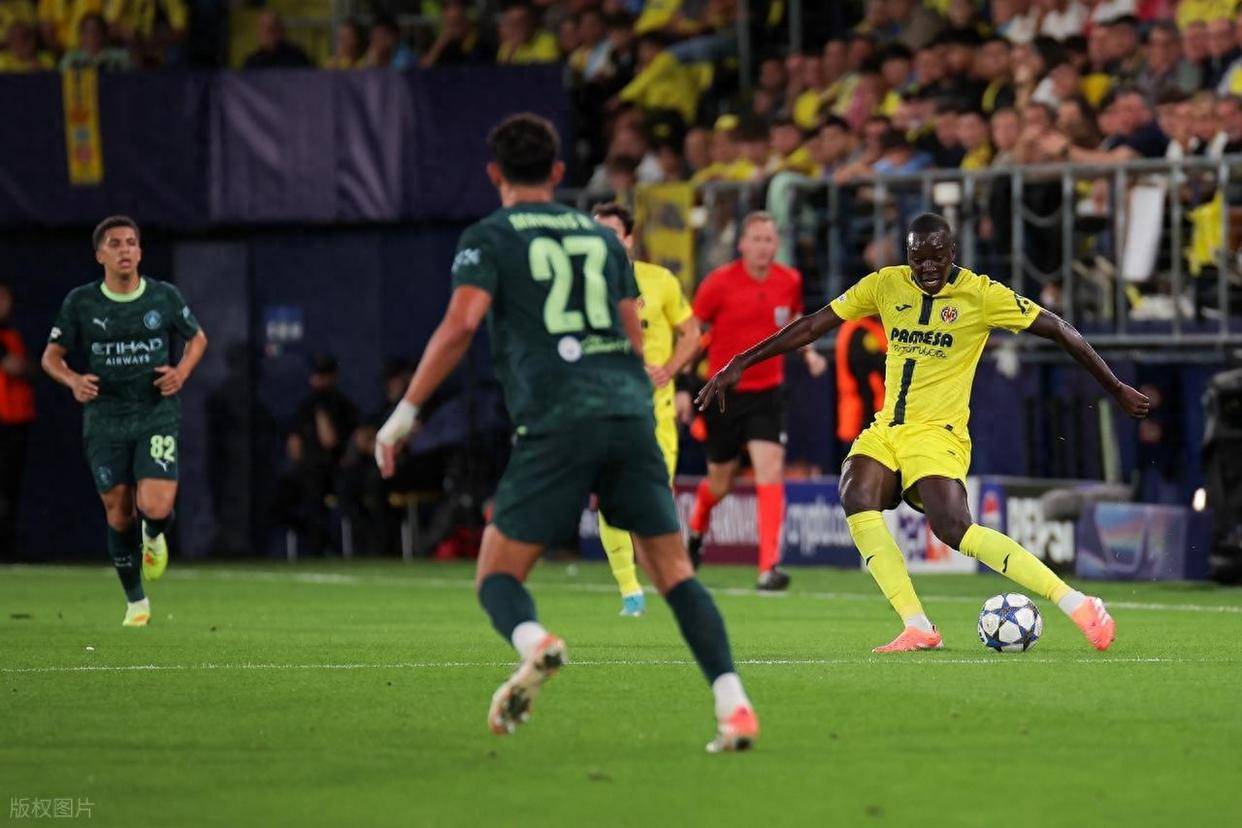 HTH包含里程碑夜曼城刷新队史纪录；荷甲集结日刷纪录；球迷炸锅；身体对抗强度拉满的词条